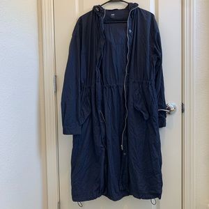 Uniqlo navy blue long raincoat // medium